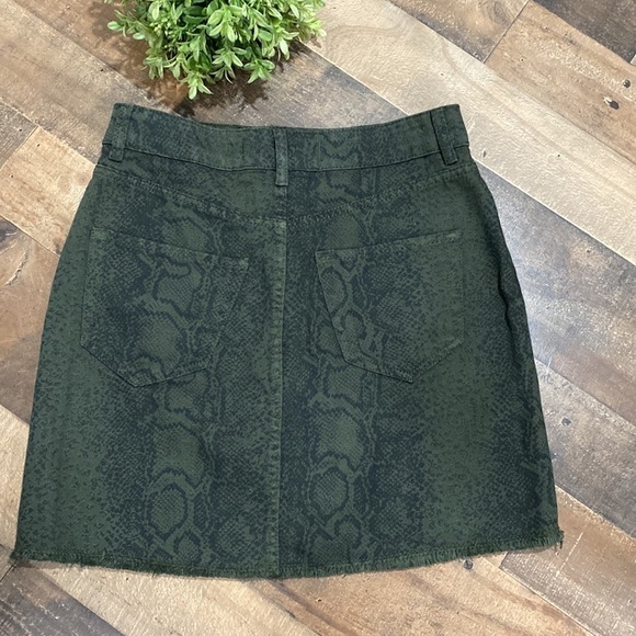 Hollister jean skirt ultra high rise 27 waist snake print green & black pockets‎ - Picture 4 of 5